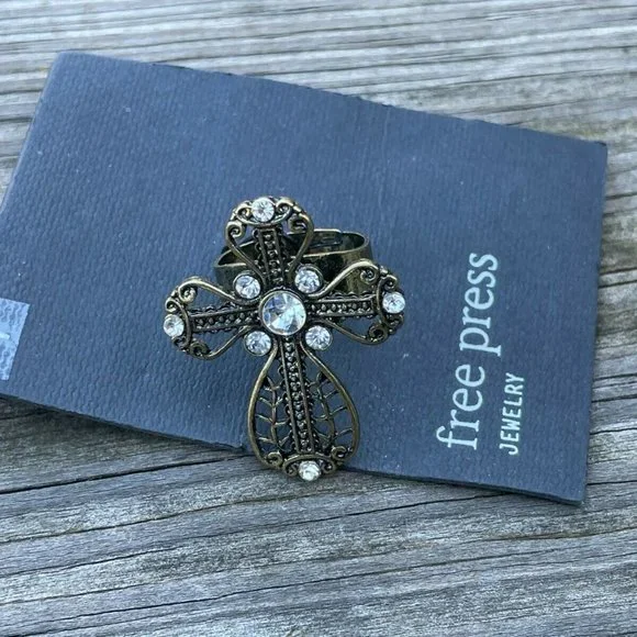 Free Press Ring Fashion Women Ring Gold Tone ring vintage crystal Size 7 - Picture 9 of 9